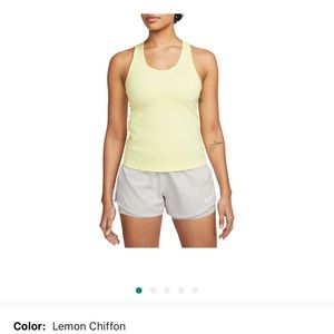 Nike Women's Swoosh Medium-Support
Padded Sports Bra Tank. Size xxl